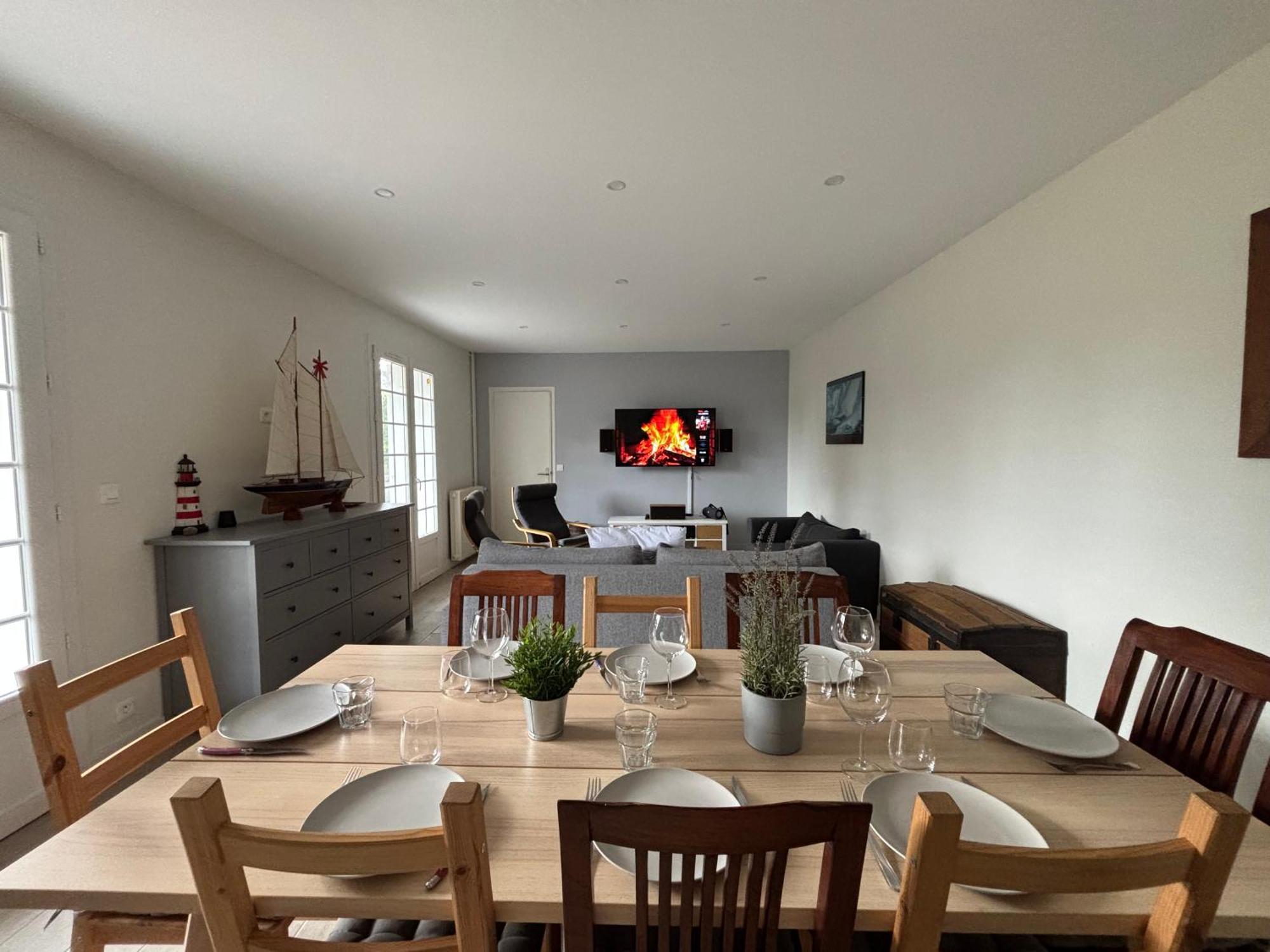 La Fromagerie Maison Lumineuse Et Spacieuse Beau Sejour 5 Ch 2 Wc 1 Sdb Grand Jardin Clos 5Mn A Pied Commerces 10 Mn Plage Omaha Beach Proche Plages Du Debarquement Trevieres 外观 照片